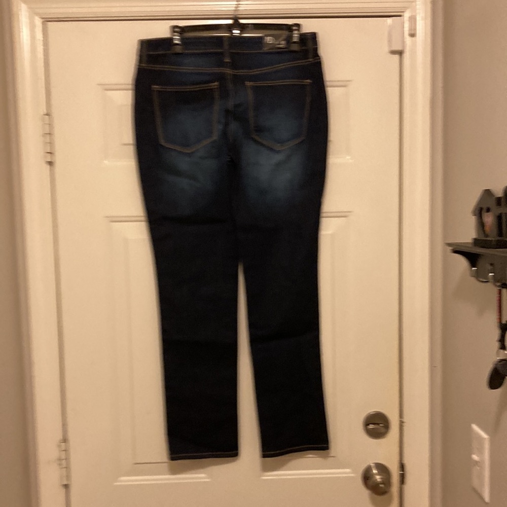 Woman’s Jeans - Picture 2 of 4